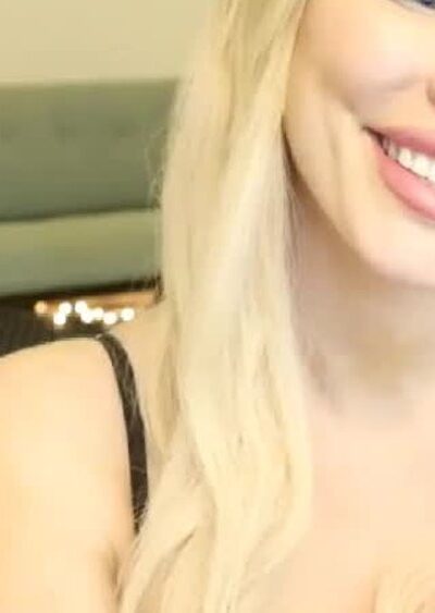 blonde babe Austin White big tits teasing live stream