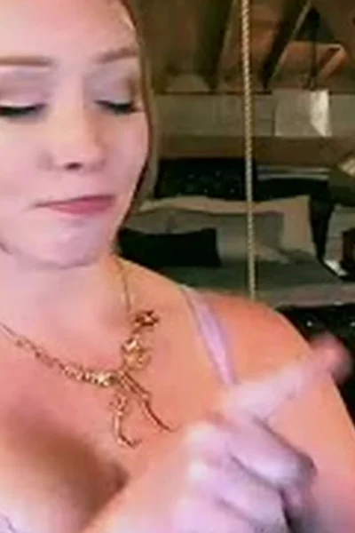redhead babe Austin White live stream in lingerie