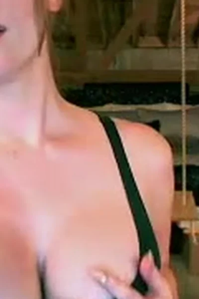 sexy redhead babe Austin White teases her deep cleavage big tits video leaked