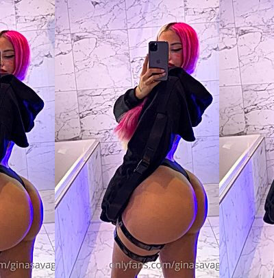 Ginasavagex revealing her round big ass in the bathroom