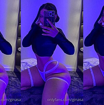 Ginasavagex showing off her naked big ass
