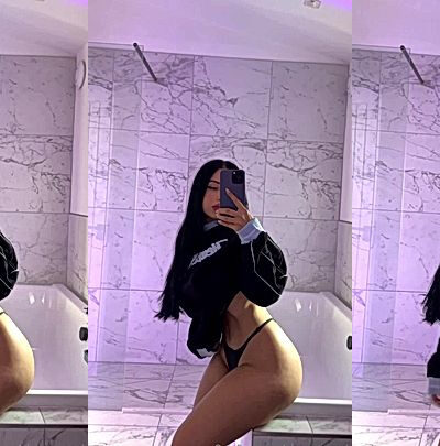 Ginasavagex exposing her big ass in the bathroom