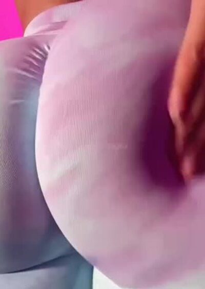 Ginasavagex spankign her big butt