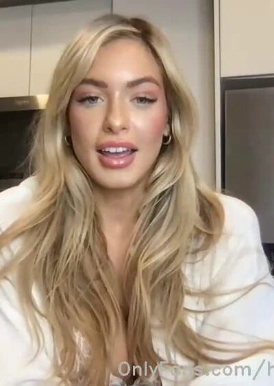 onlyfans blonde babe Hannah Palmer in her see-through bra in the kitchen video leaked