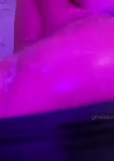Ginasavagex oiled up big ass shaking