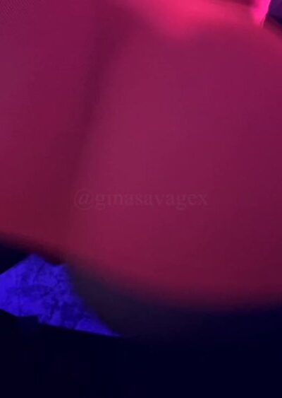 horny babe Ginasavagex shaking her big ass