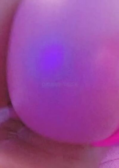Ginasavagex using her big ass to tease a big cock