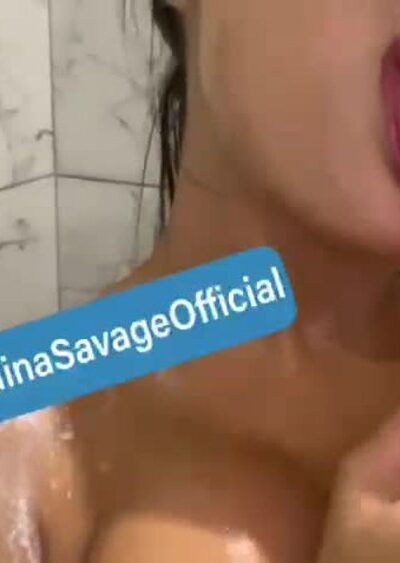 onlyfans girl Ginasavagex sucking on a big dildo naked video leaked