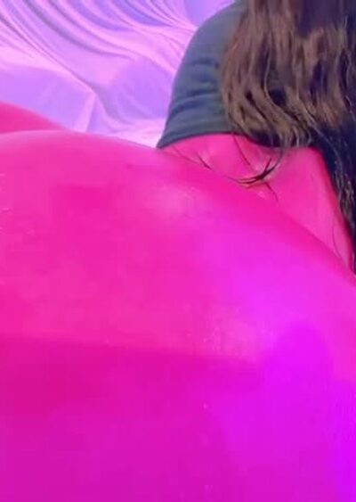 thicc babe Ginasavagex shaking her big booty