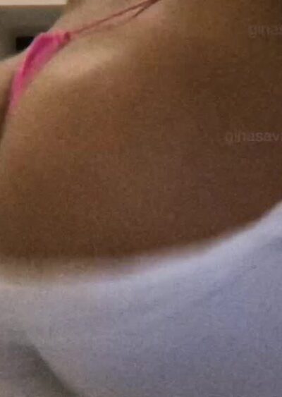 sexy girl Ginasavagex big booty shake in the bathroom
