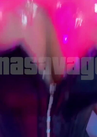 Ginasavagex massaging her oiled big boobs
