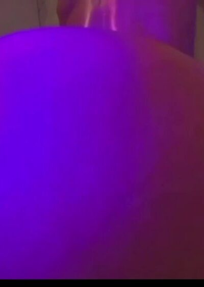 naked horny babe Ginasavagex fucking a big dildo onlyfans video leaked