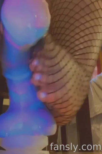 Christi Spooks feetjob a purple horse dildo with fishnet stockings