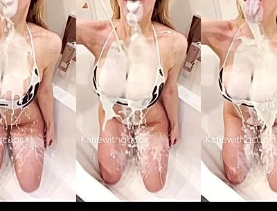 Katiegcups teasing her massive tits in the bathtub