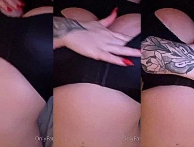 Bishoujomom teasing her naked puffy pussy in bed