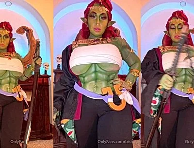 cosplay girl Bishoujomom teasing her thicc body