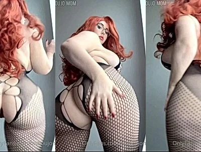 Bishoujomom nude teasing her thicc body in her fishnet bodysuit