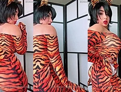 Bishoujomom showing off her hot body in her tiger-print bodysuit