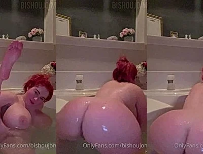 Bishoujomom teasing her naked big booty and tits in the bathtub