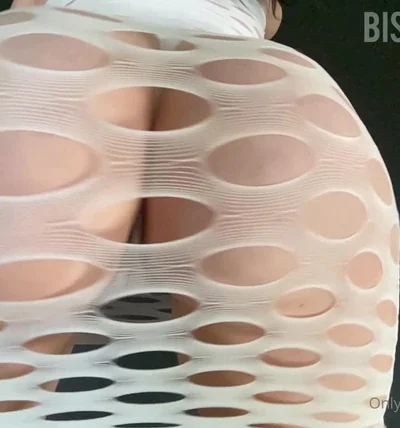 Bishoujomom showing off her big ass in her fishnet dress