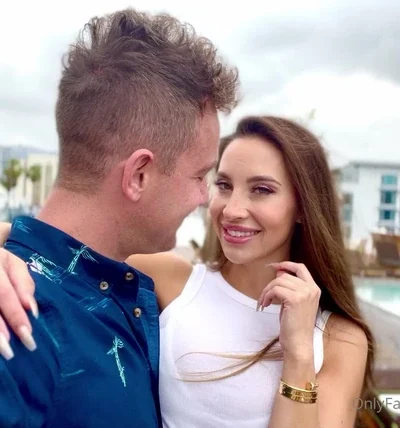 Melissa Stratton kissing with her new boyfriend