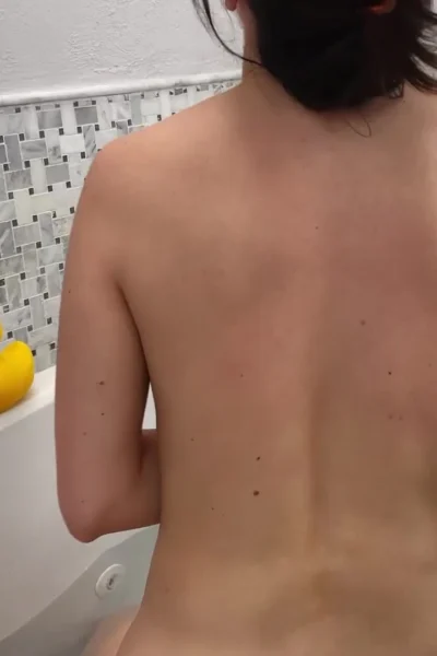 onlyfans milf Lexi Luna teasing her naked hot body in the bathtub video leaked