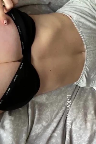 sexy onlyfan babe Katiegcups teasing her naked big tits in bed video leaked