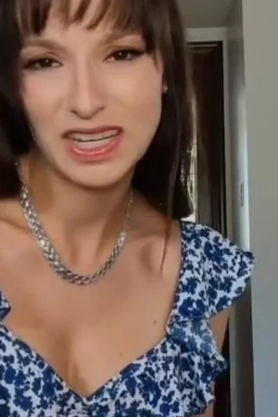 hot step-mom Lexi Luna teasing her hot body