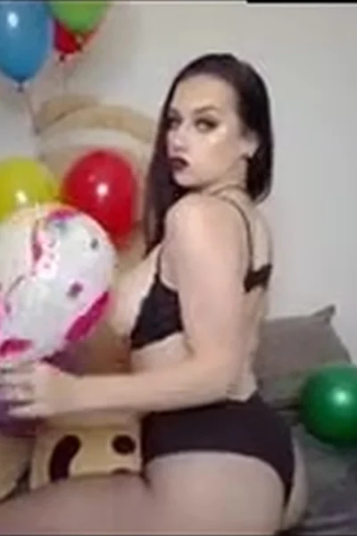 Cubbi thompson playing in her sexy lingerie in bed