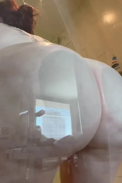 Bishoujomom showing off her big booty in the shower glass