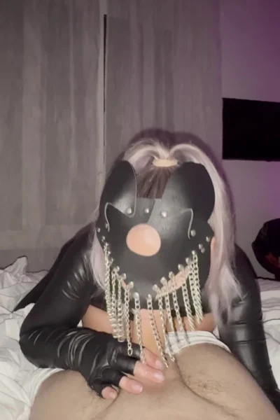 latex bdsm babe Hayley Davies sucking and fucking a big cock video leaked