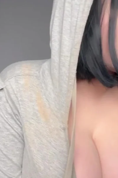 Bishoujomom sucking on a black dildo video leaked