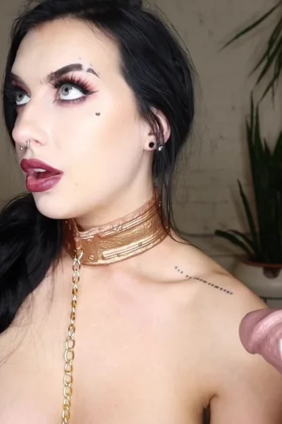 Cubbi thompson jerking off two dildo for her fans