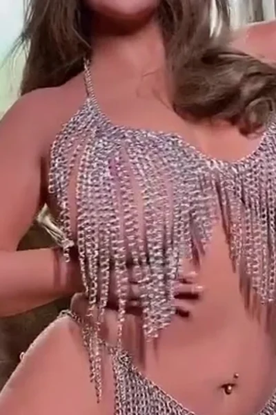 Bishoujomom teasing her sexy body in her chained bikini