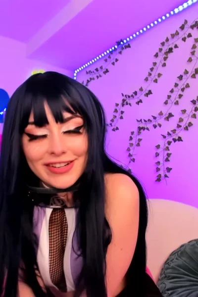 Jewelz blu teasing her sexy outift