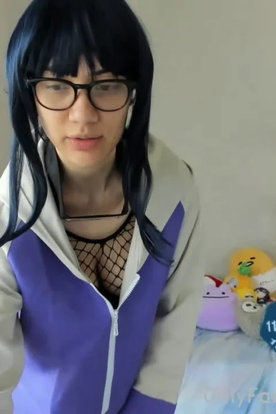 Delightfulhug teasing in her naturo hinata cosplay outfit