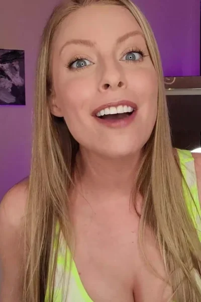hot babe Britney Amber teasing her sexy yellow lingerie