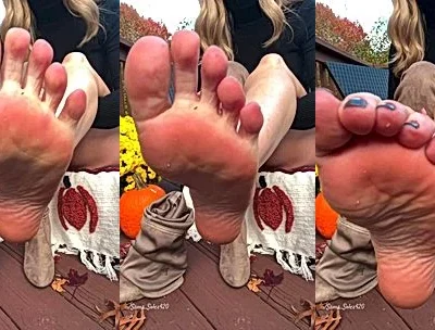 Sams soles21 teasing her naked feet