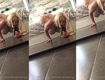 Amanda Toy crawling on all fours nakedd