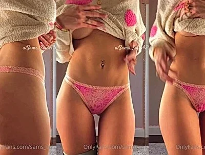 Sams soles21 teasing her booty in pink panties