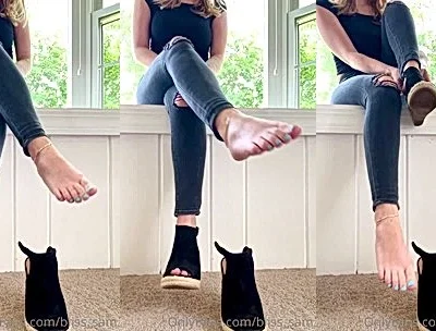 Sams soles21 teasing her cute toes in tight jeans