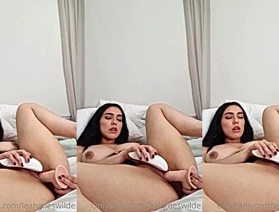 LeahGoesWilde vibrator fingering masturbation in sexy lingerie