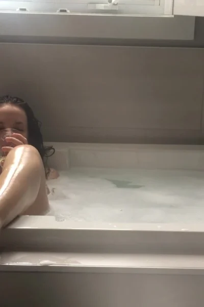 QuinnFinite playing with her naked feet in the bathtub